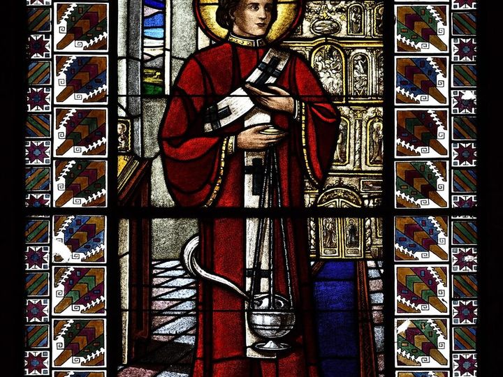 Vitrail représentant des saints (domaine public)